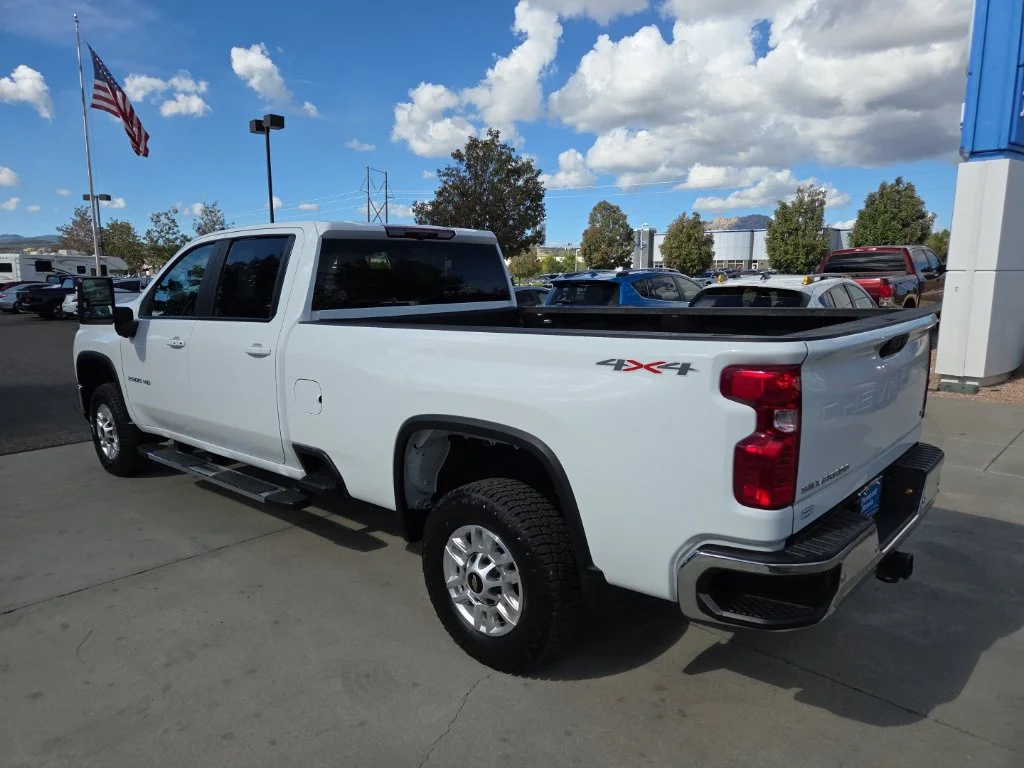 Used 2025 White Chevrolet LT image 7