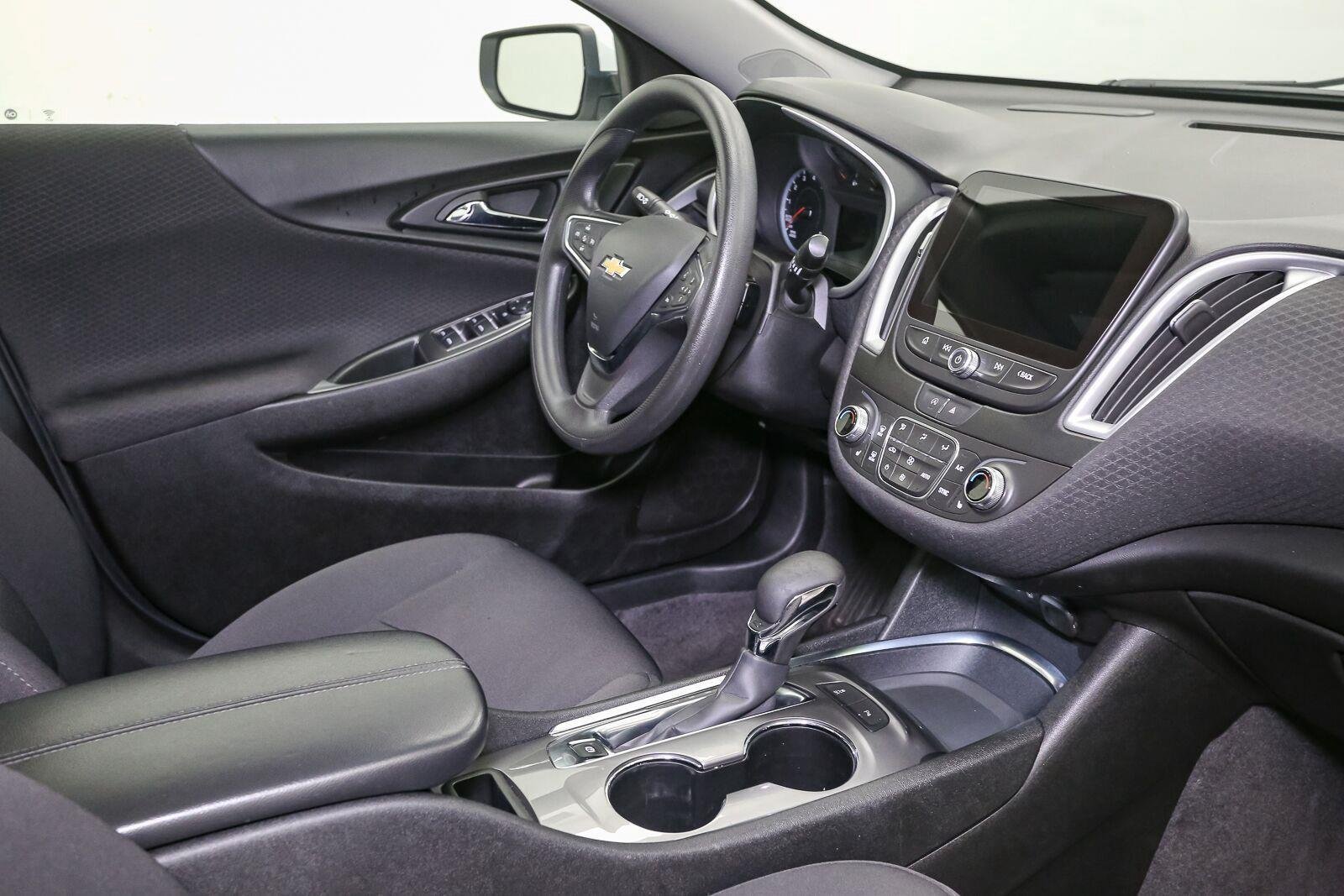 Used 2024 Summit White Chevrolet LT image 19