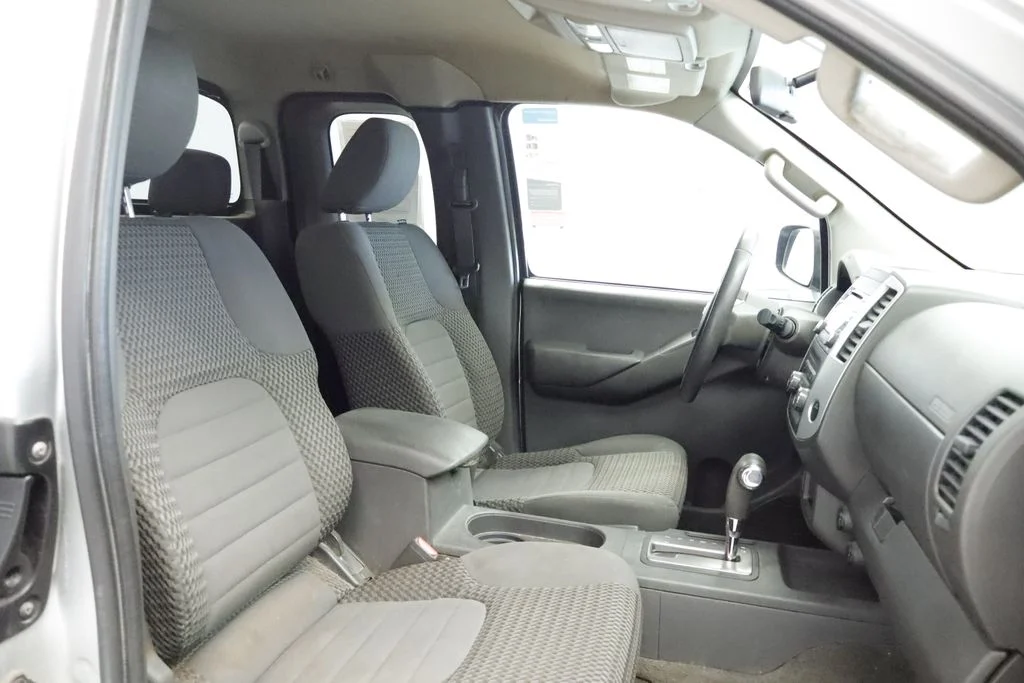 Used 2013 Silver Nissan SV image 24