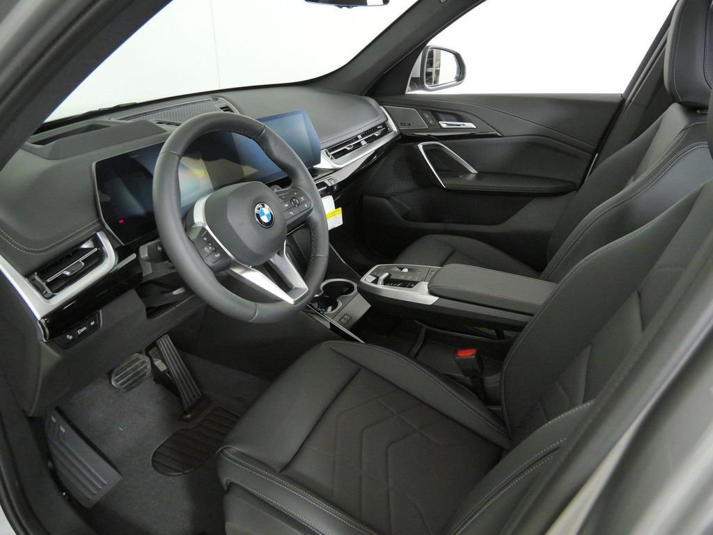 New 2026 Space Silver Metallic BMW xDrive28i image 32