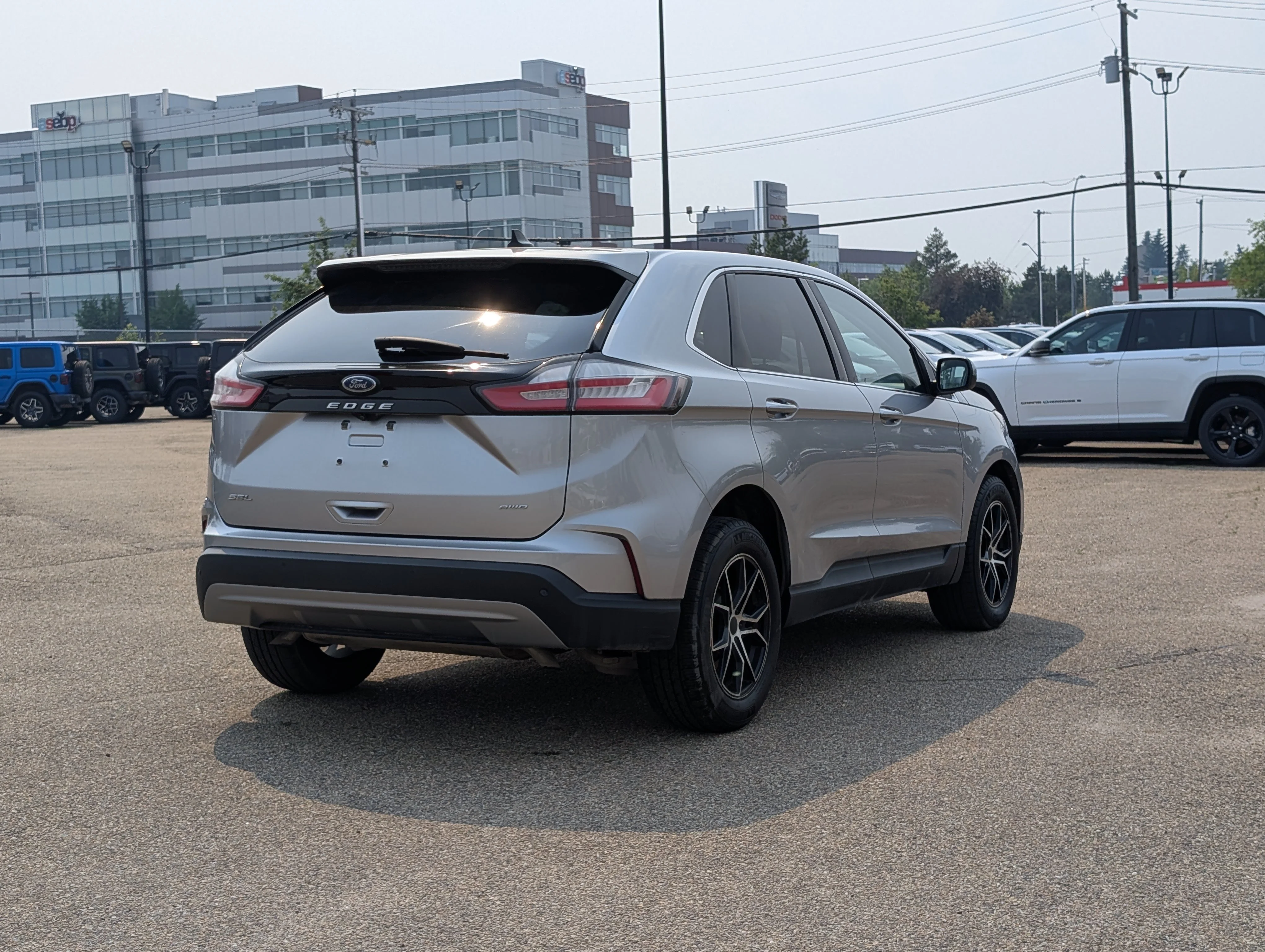 Used 2022 Silver Metallic Ford SEL AWD image 7