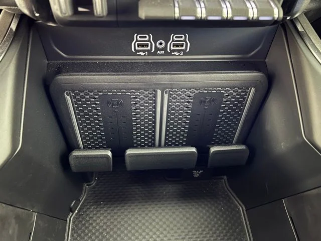 New 2026 Diamond Black Crystal Pearl-Coat Exterior Paint RAM Laramie image 29