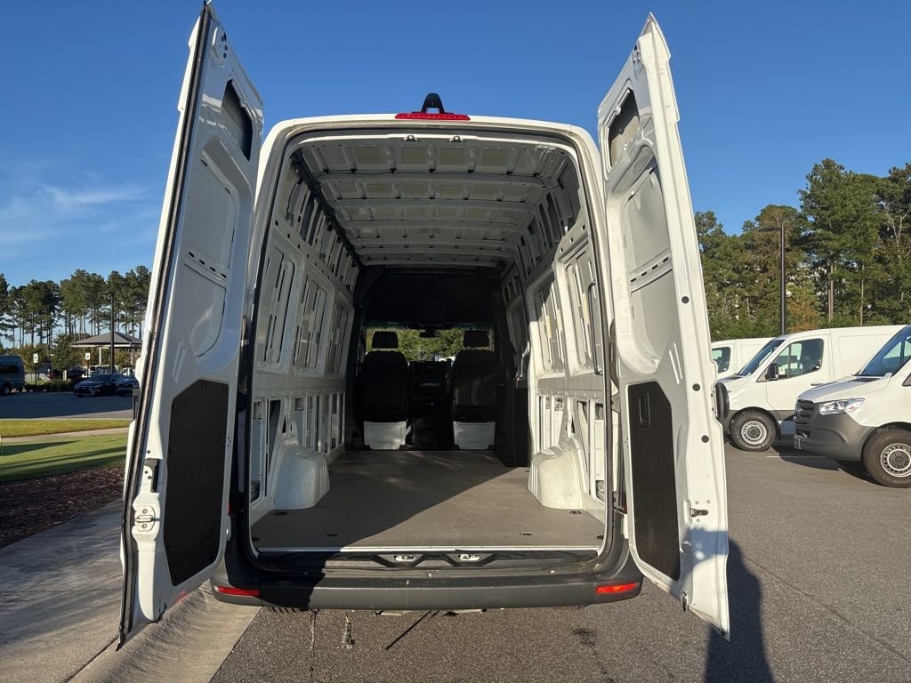 Used 2025 Arctic White Mercedes-Benz Cargo 170 WB image 9