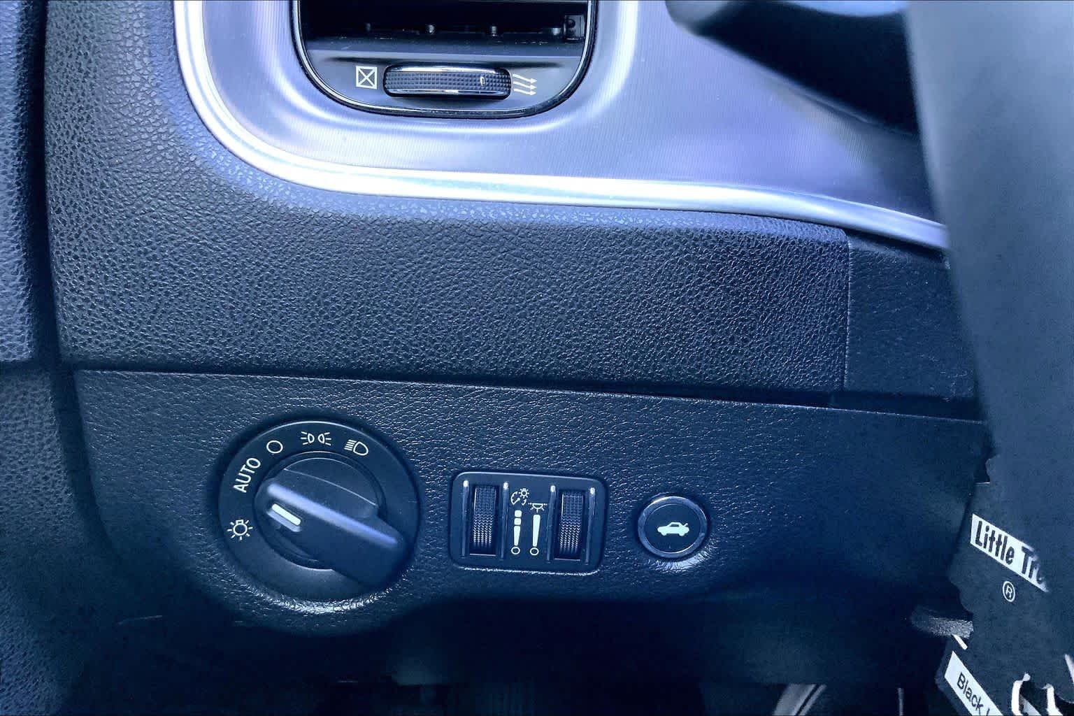 Used 2021 F8 Green Dodge SXT image 31