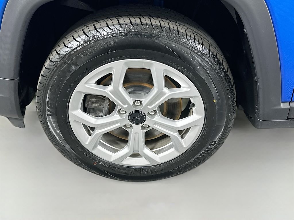 Used 2025 Blue Jeep Latitude image 30