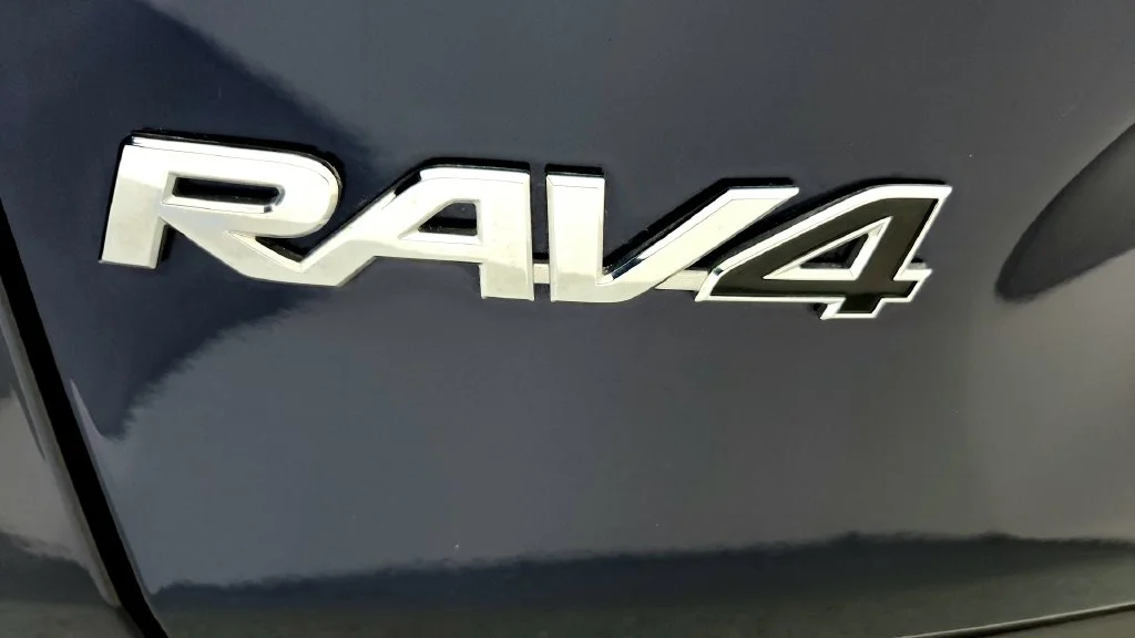 Used 2025 Blue Toyota XLE Premium image 13