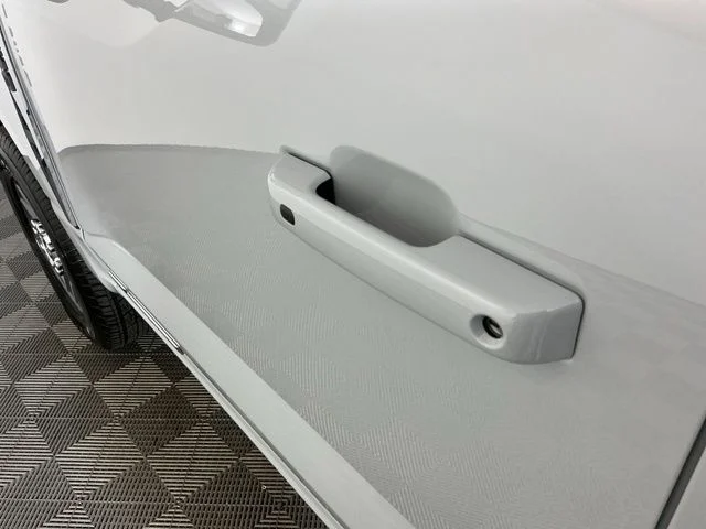 New 2026 Avalanche Ford Lariat image 15