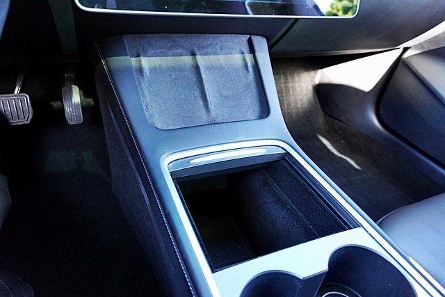 Used 2021  Tesla Standard Range Plus image 33