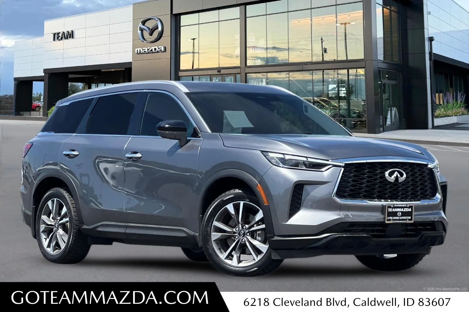 Used 2025 Gray INFINITI LUXE image 1