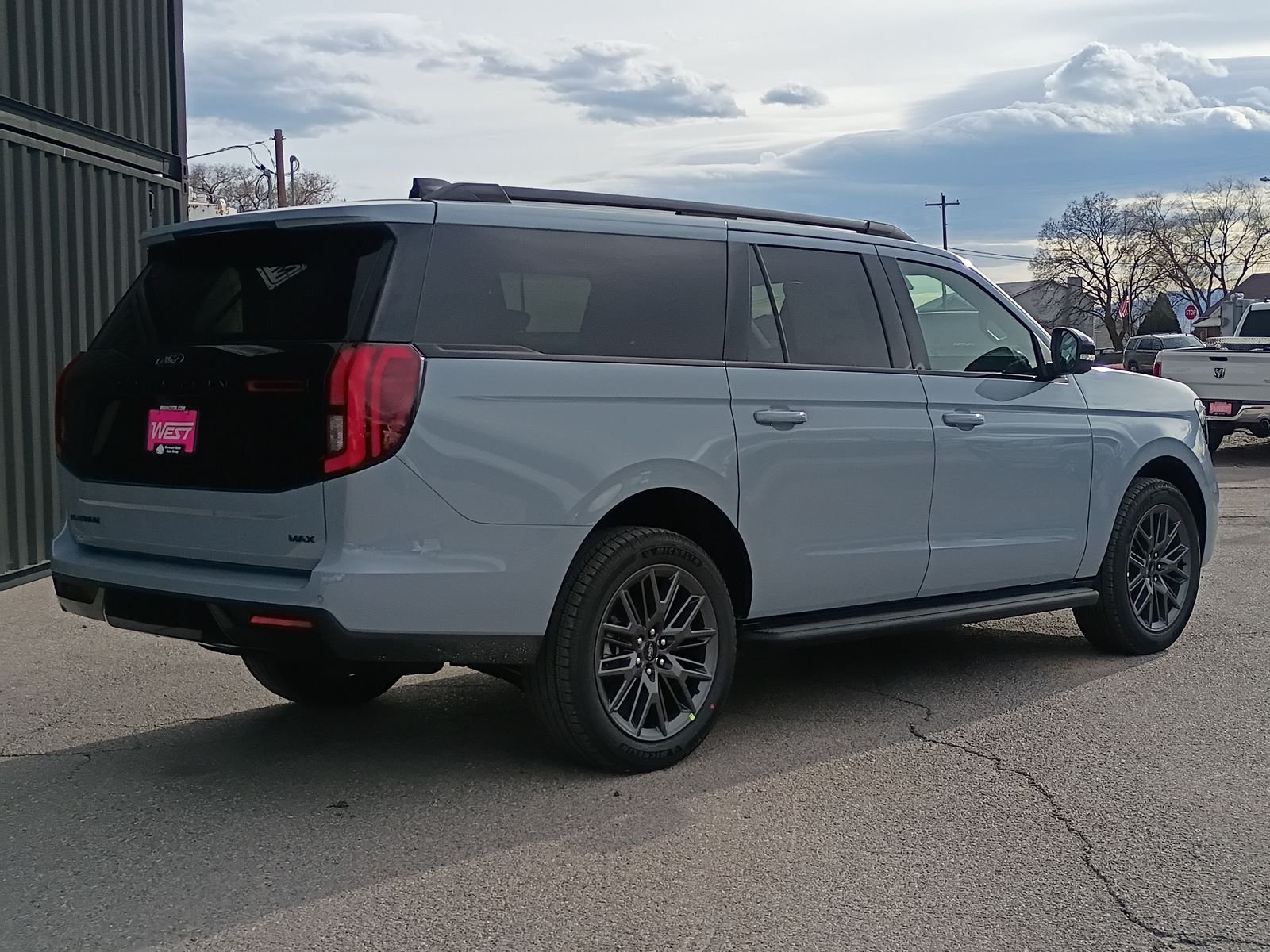 View vehicle photo 7