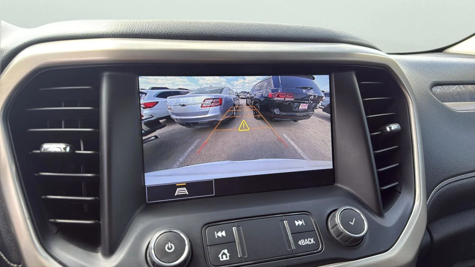 Used 2023 White GMC Denali image 19