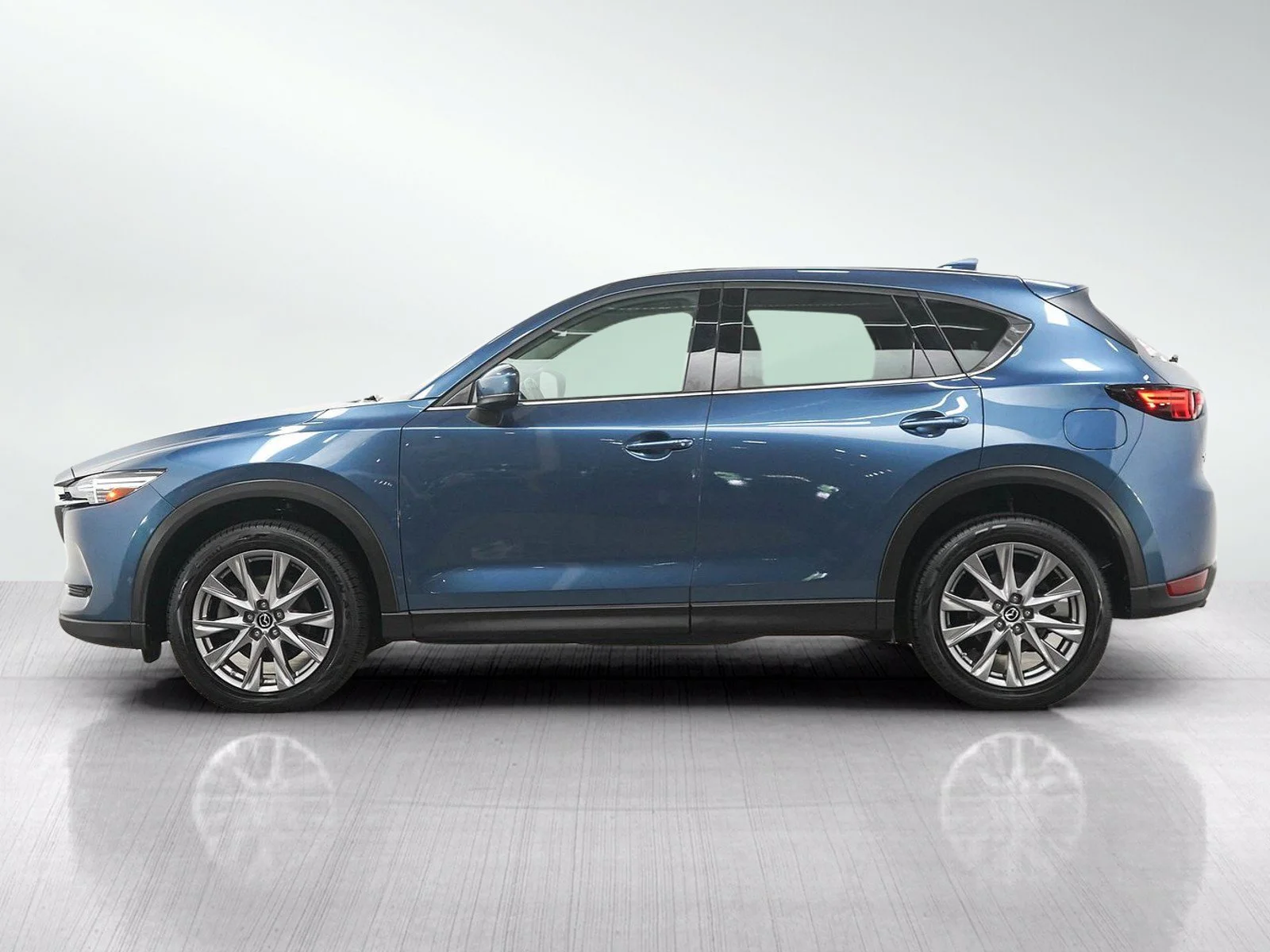 Used 2019 Mazda CX-5 Grand Touring Reserve with VIN JM3KFBDY6K0641585 for sale in Wayzata, Minnesota