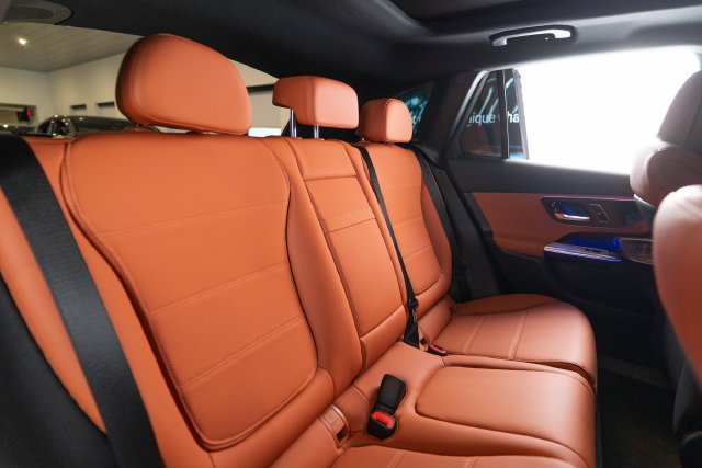 New 2027 Polar White Mercedes-Benz GLC 300 image 68
