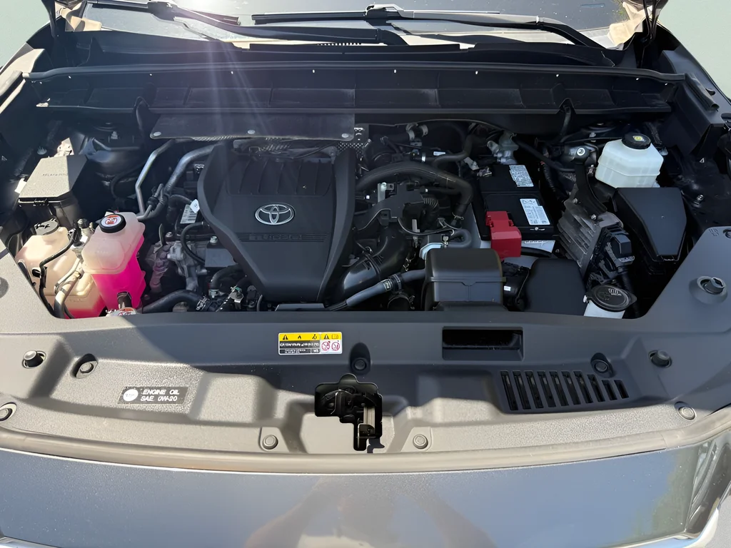 2023 Toyota Highlander LE - Photo 36
