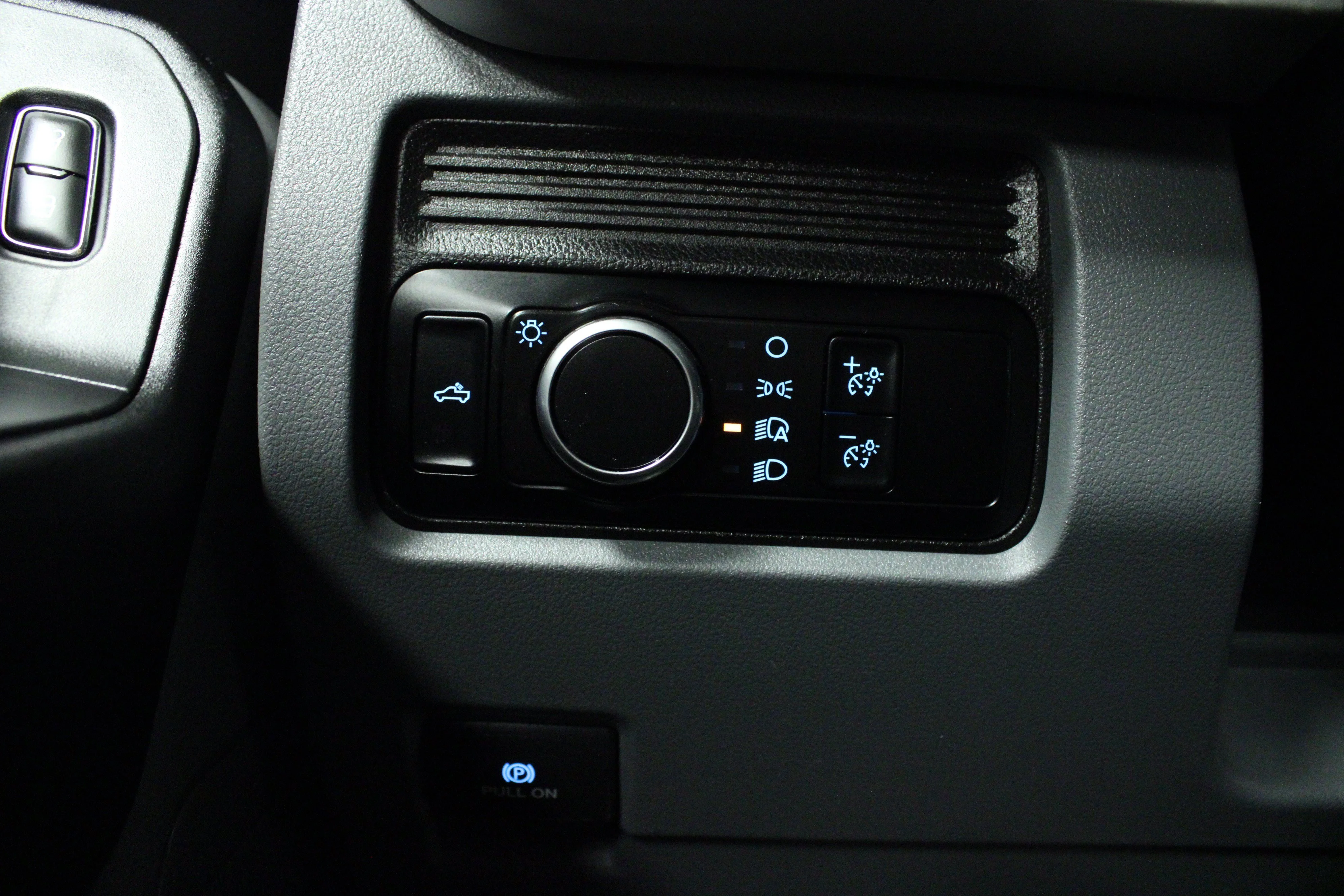 Used 2024 Oxford White Ford XL image 19