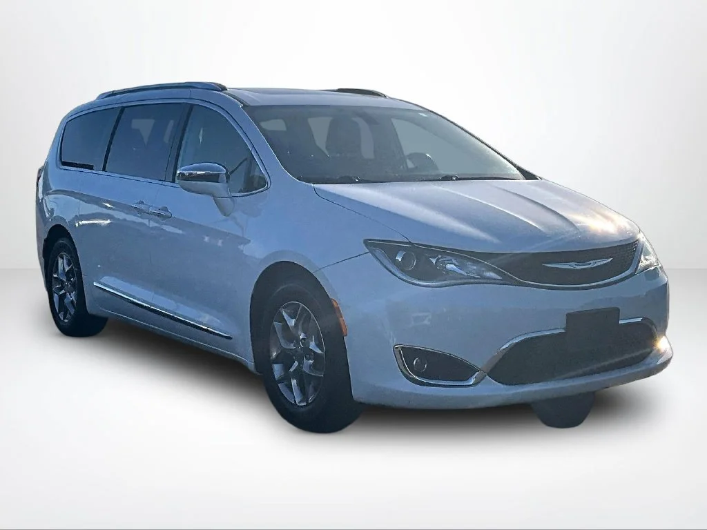 Used 2018 White Chrysler Limited image 11