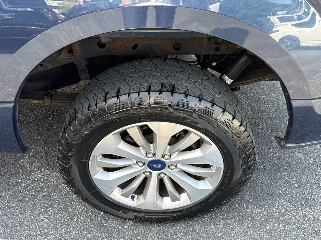 Used 2018 Blue Ford XL image 10