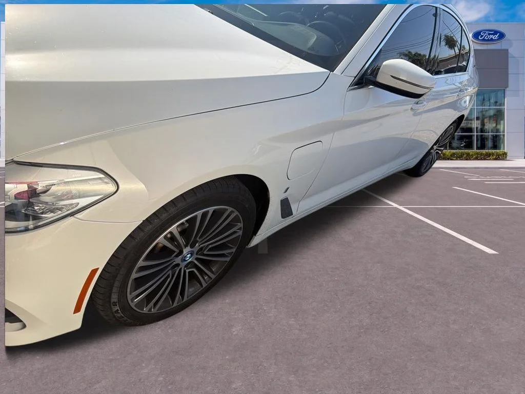Used 2019 White BMW 530e iPerformance image 8