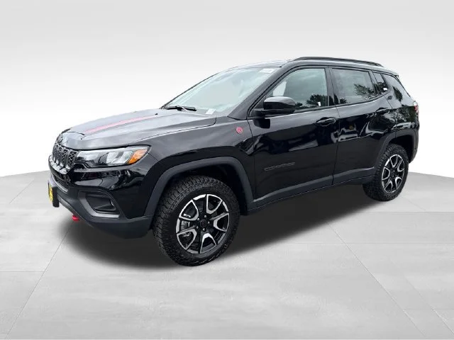 New 2026 Diamond Black Crystal Pearl-Coat Exterior Paint Jeep Trailhawk image 3