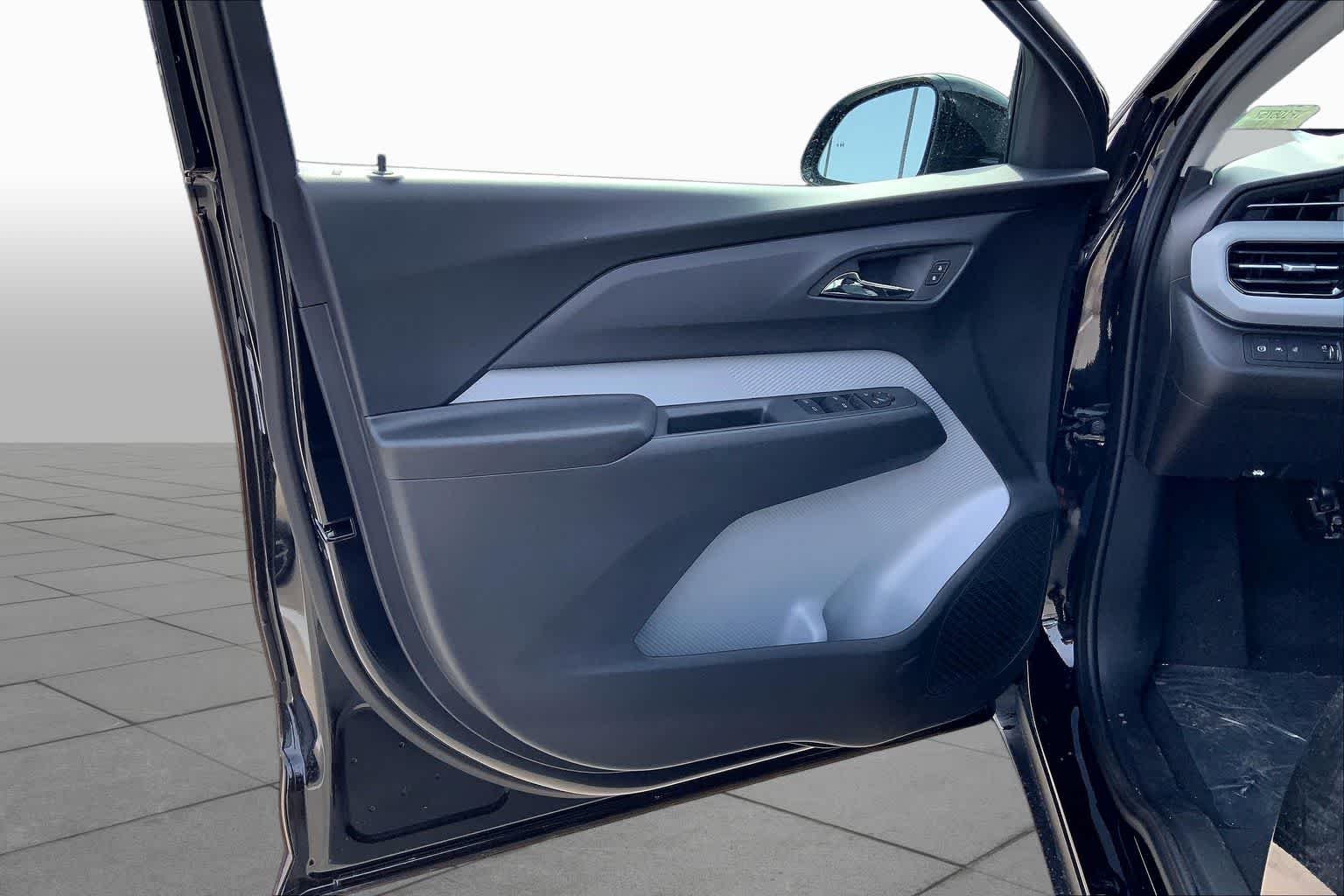 2027 Chevrolet Bolt RS - Photo 11