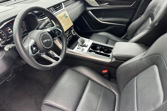 Used 2024 White Jaguar R-Dynamic SE image 9