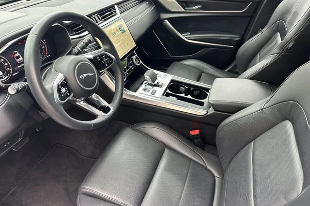Used 2024 White Jaguar R-Dynamic SE image 9