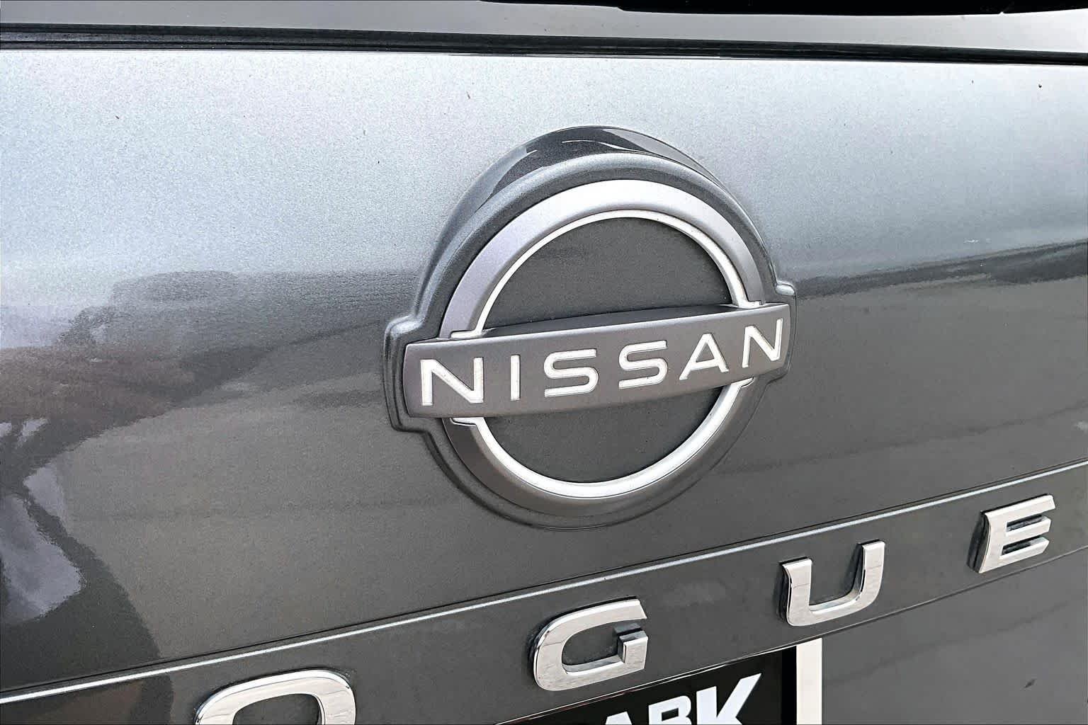 Used 2022 Gun Metallic Nissan SV image 31