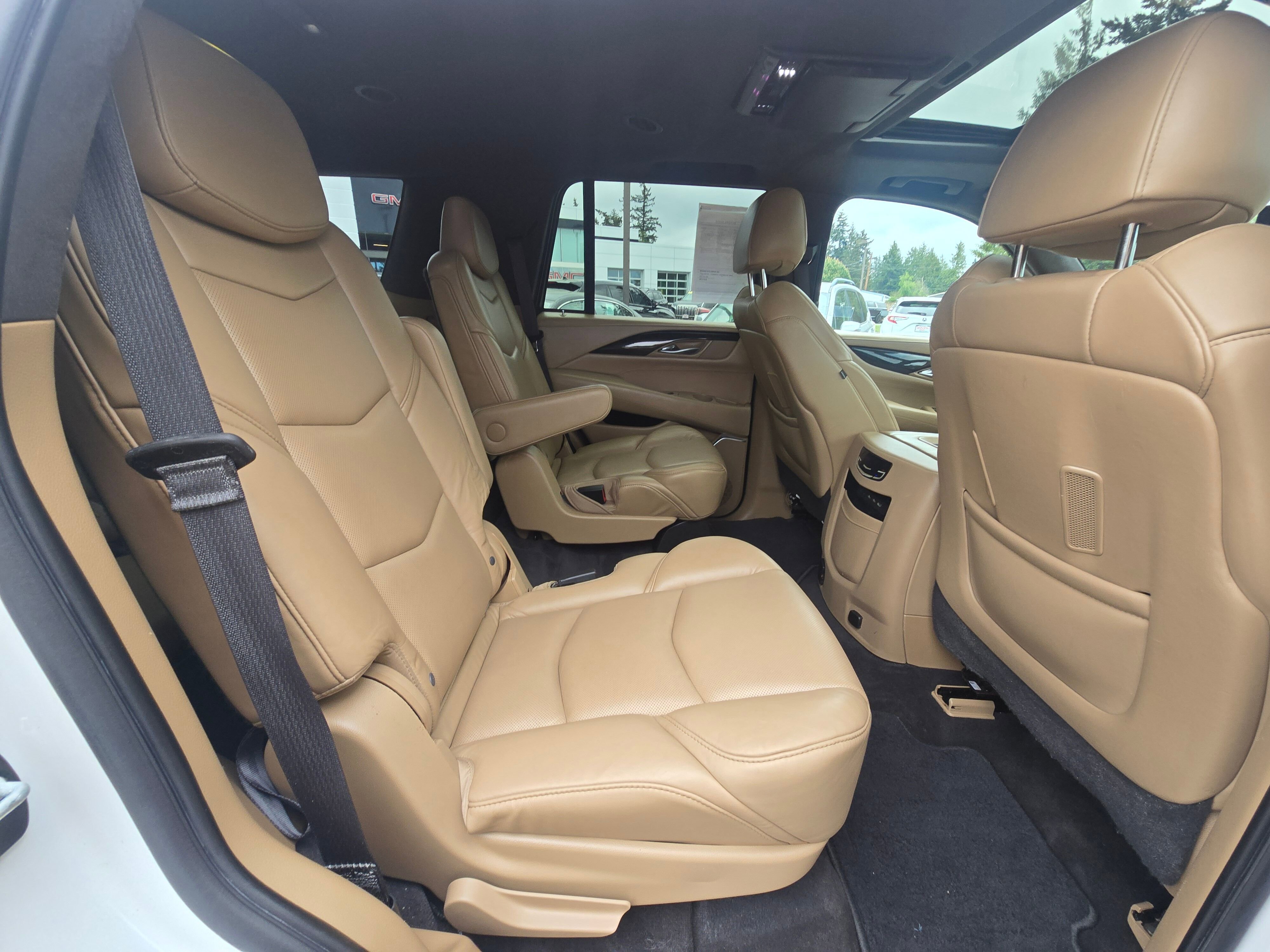 Used 2020 CRYSTAL WHITE TRICOAT Cadillac Platinum image 12
