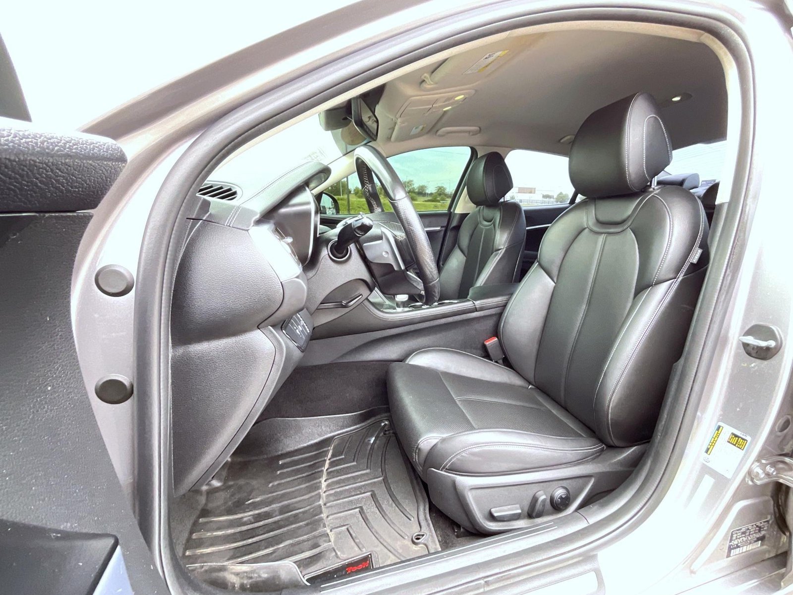 2022 GENESIS G70 Standard - Photo 10