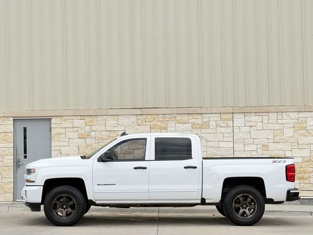 Used 2017 White Chevrolet LT image 4