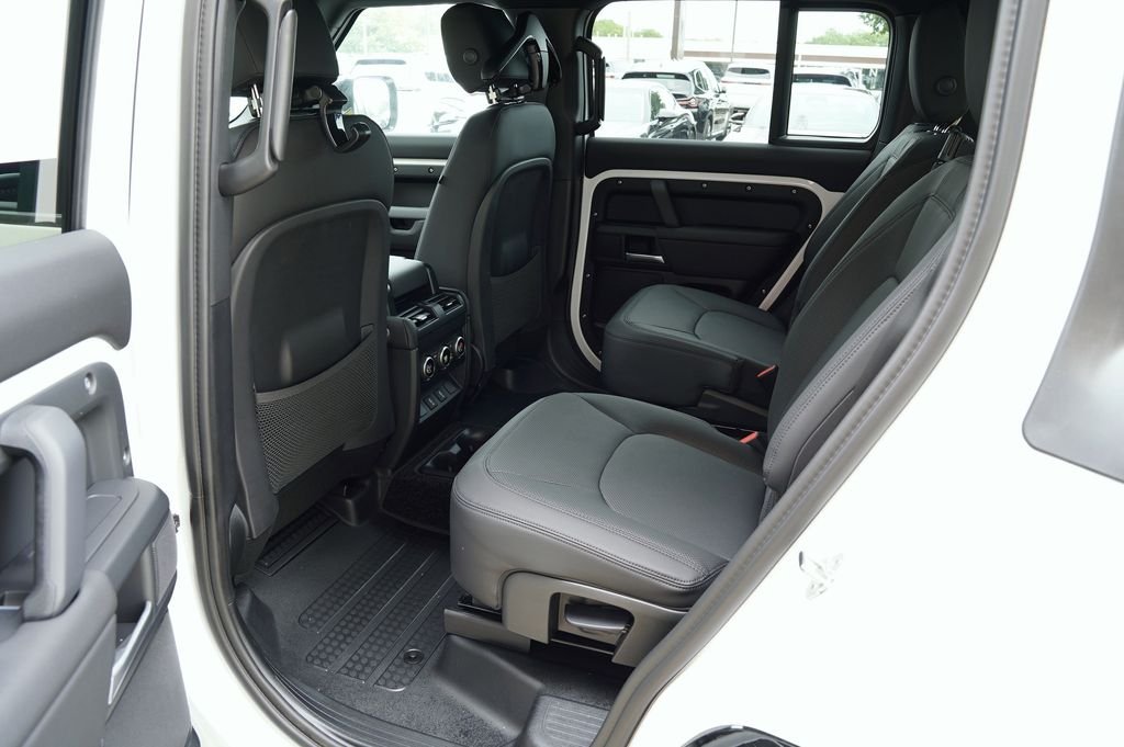 New 2026 Fuji White Land Rover X-Dynamic SE image 34