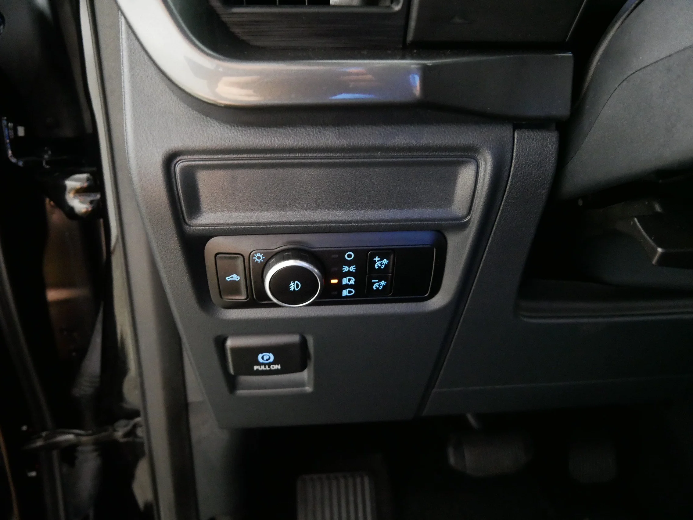 Used 2023 Agate Black Metallic Ford XLT image 26