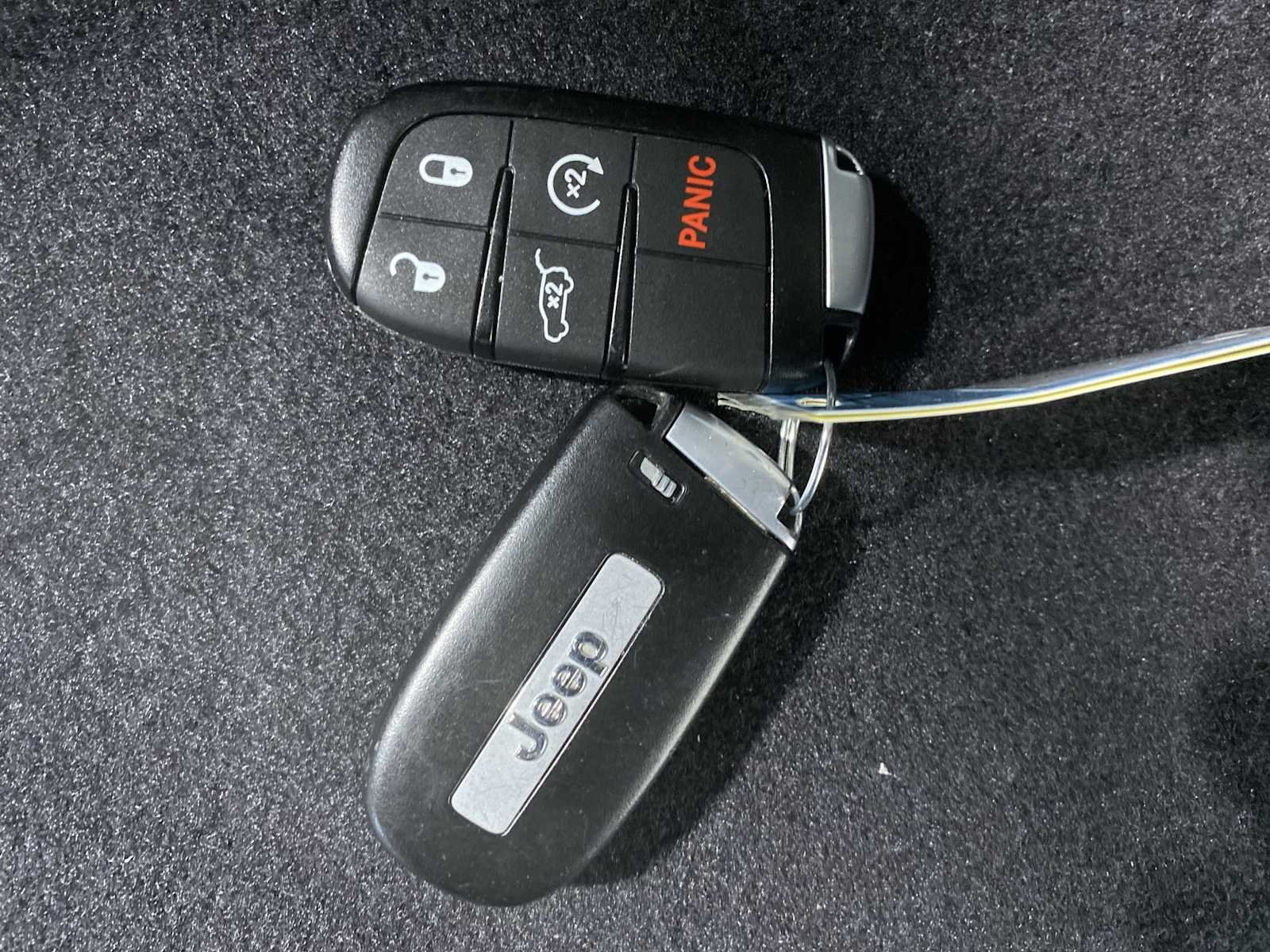 Used 2019 Diamond Black Crystal Pearlcoat Jeep Overland image 20