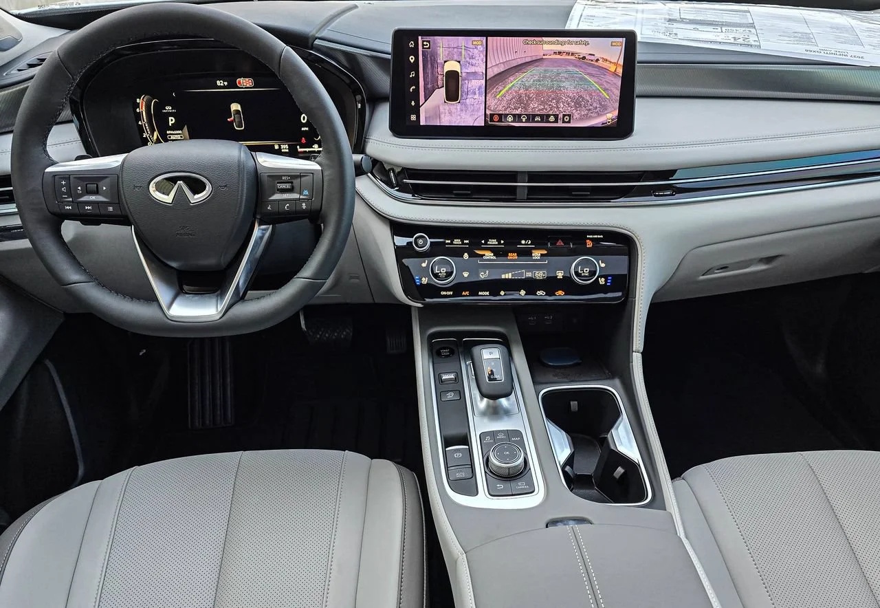 New 2027 RADIANT WHITE INFINITI Luxe AWD image 23