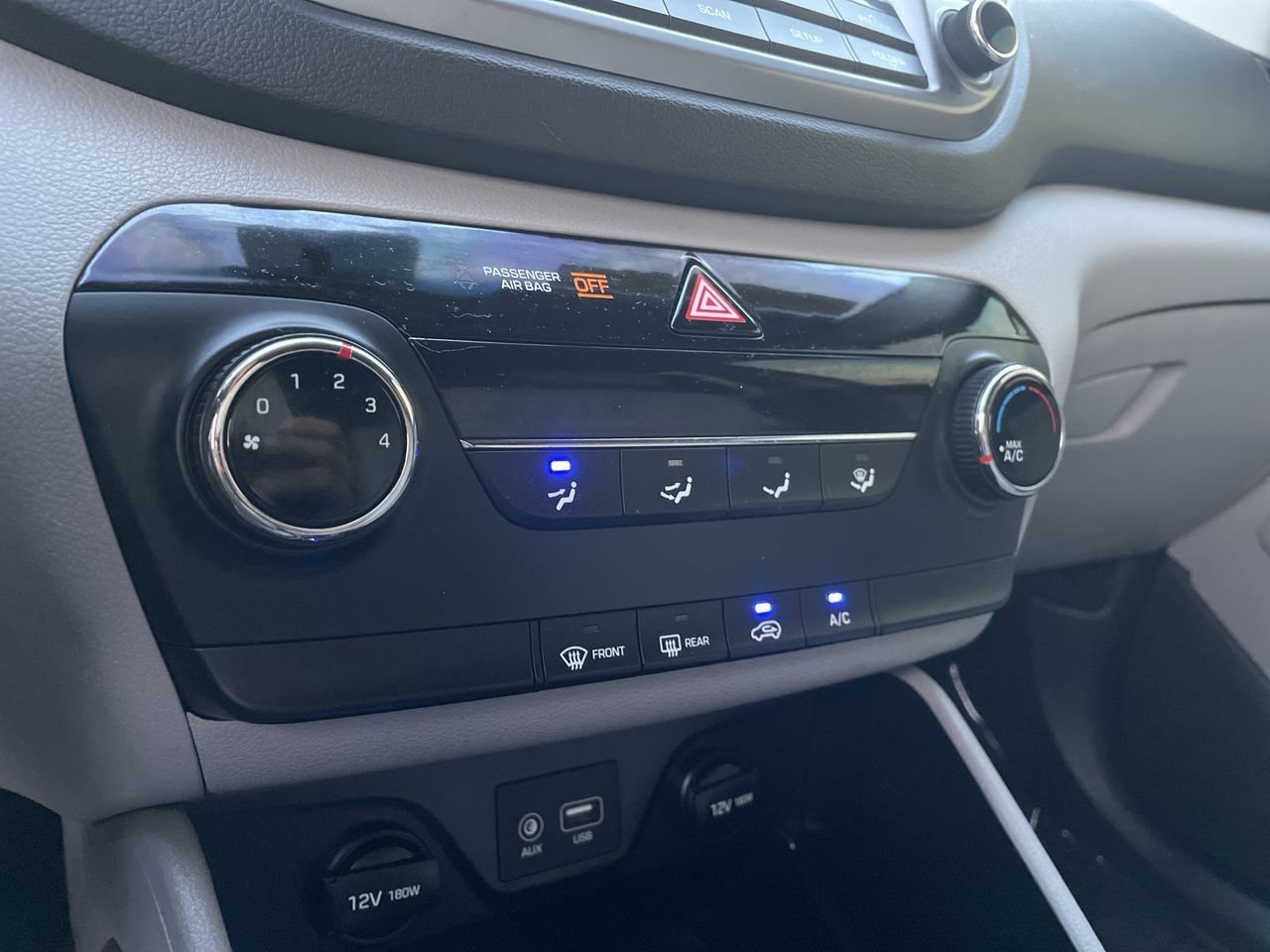 Used 2018 Black Noir Pearl Hyundai SE image 21