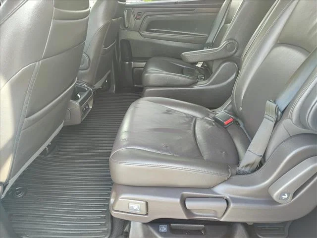 Used 2018 Silver Honda TOURING AUTO image 11