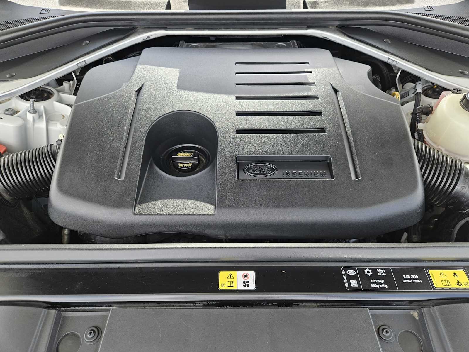 Certified Used 2024 Fuji White Land Rover Dynamic SE image 31