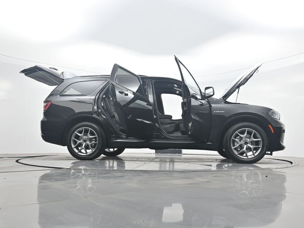 New 2026 Diamond Black Clear-Coat Exterior Paint Dodge GT Plus HEMI V8 image 48