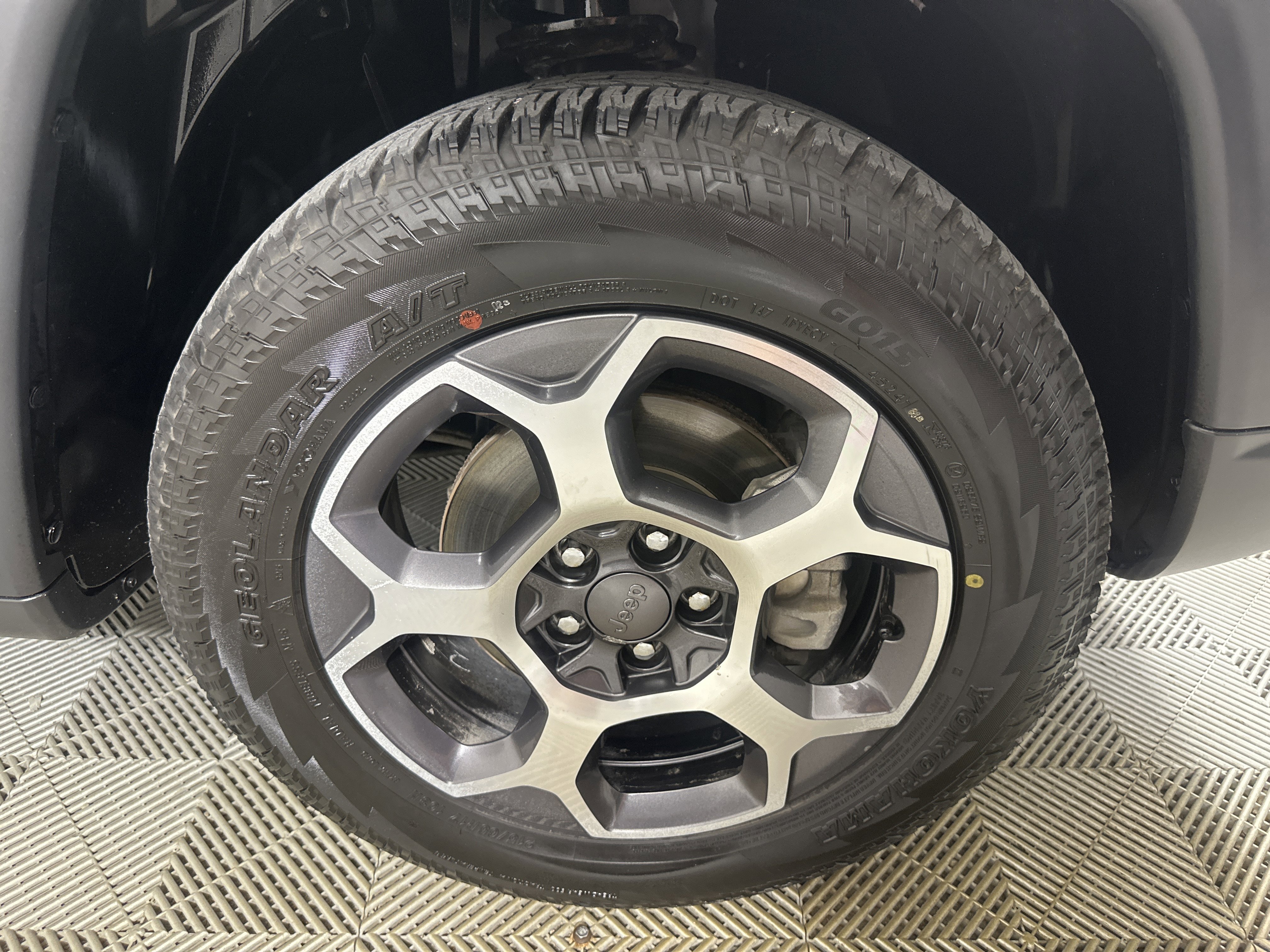 Used 2022 Billet Silver Metallic Clearcoat Jeep Trailhawk image 28