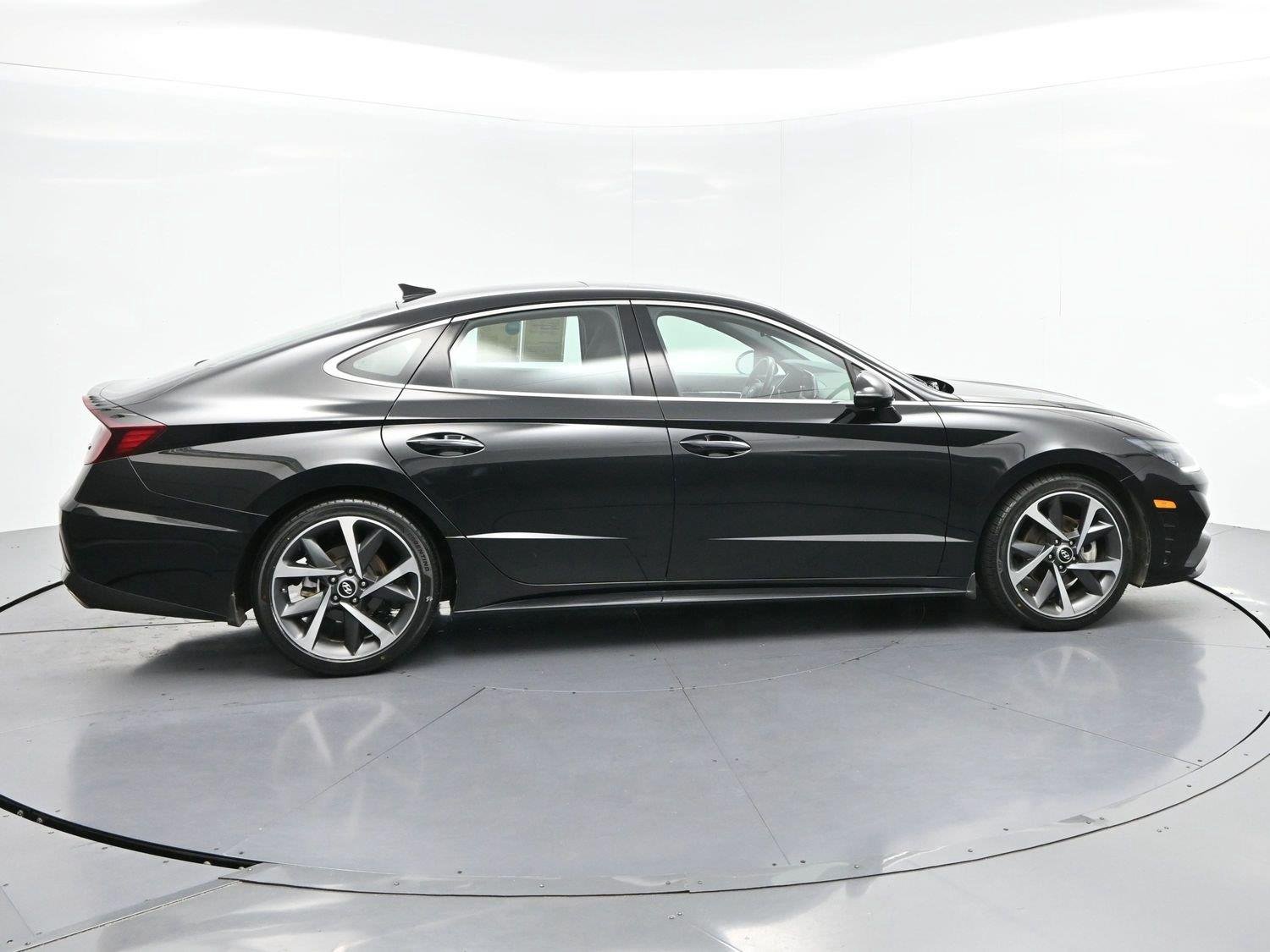 Used 2022 Phantom Black Hyundai SEL Plus image 8