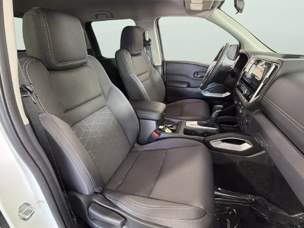 Used 2025 White Nissan Crew Cab SV 4x2 image 34