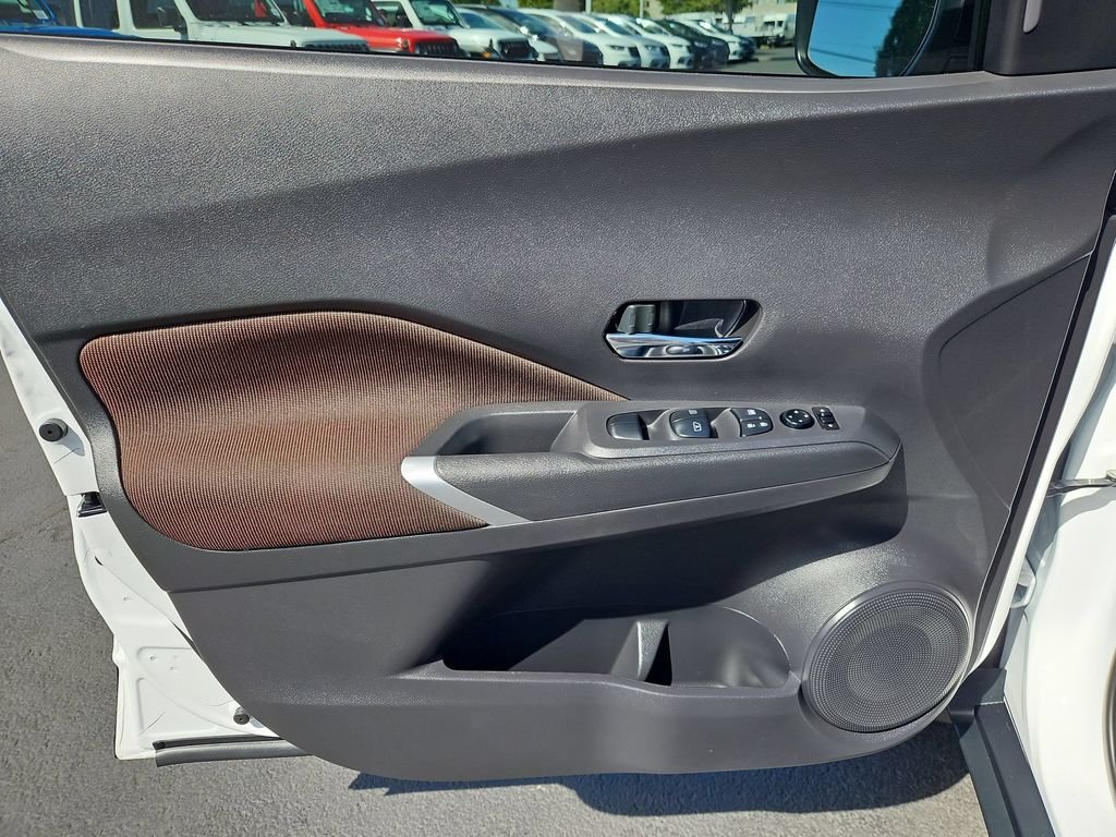 Used 2023 White Nissan SR image 10