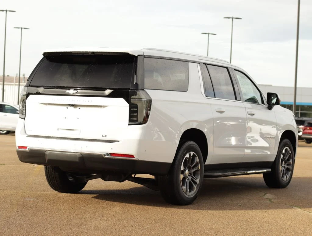 2026 Chevrolet Suburban LT - Photo 7