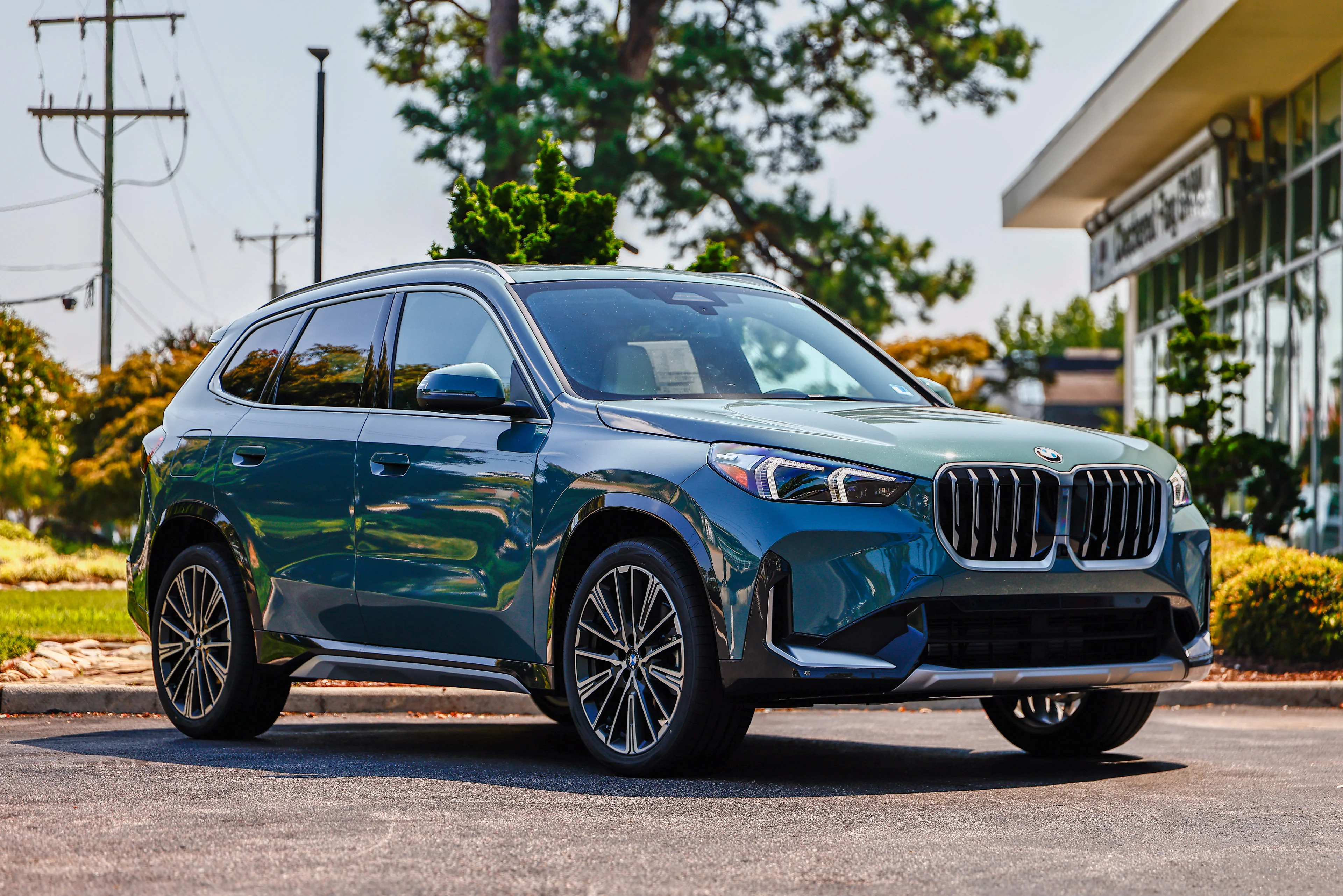 New 2027 Cape York Green Metallic BMW xDrive28i image 1