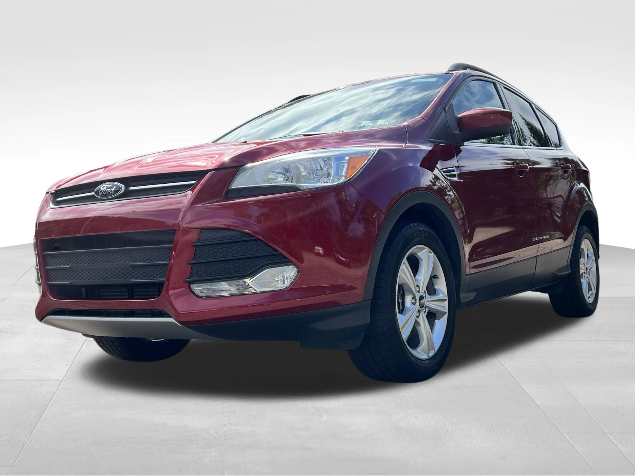 Used 2013 Ruby Red Ford SE image 11