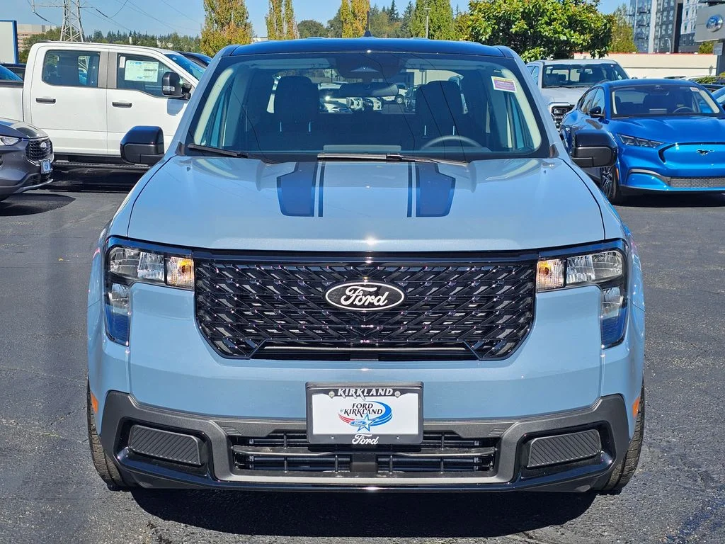 New 2025 Azure Gray Metallic Tri-Coat Ford XLT image 2