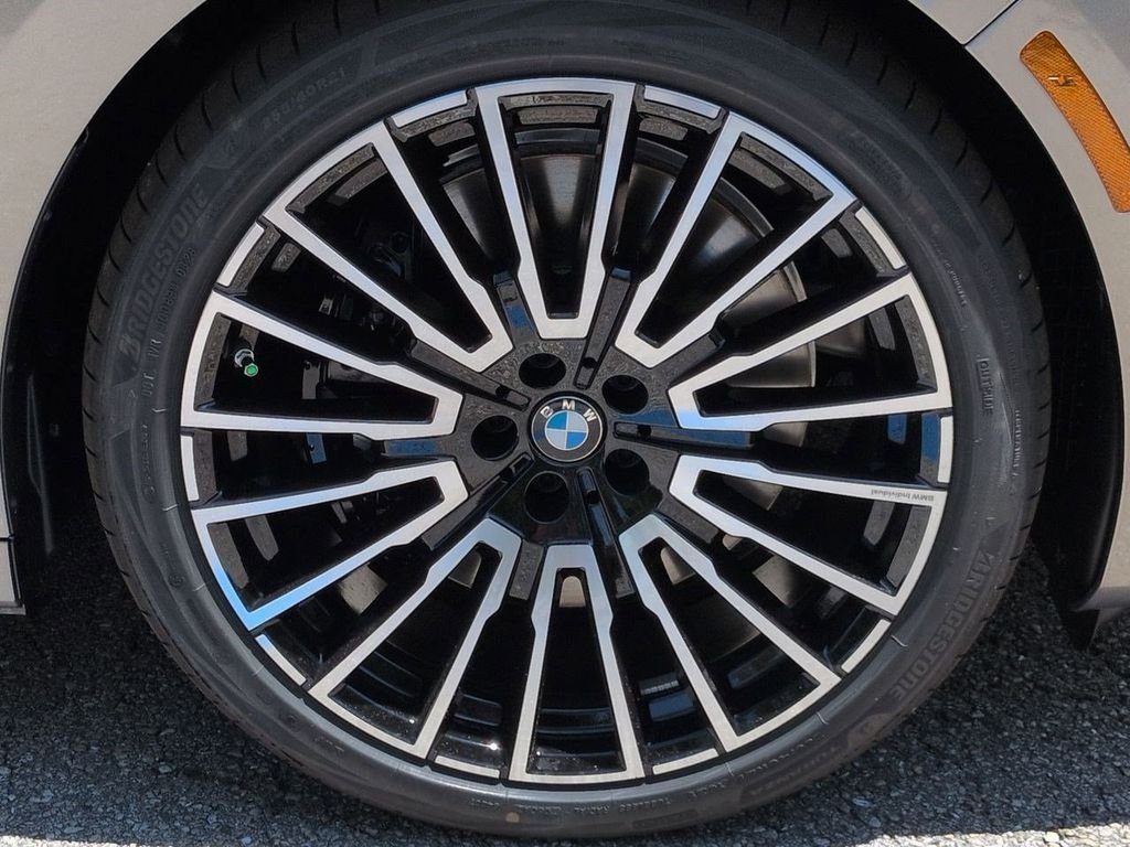 New 2026 Oxide Grey Metallic BMW 760i xDrive image 11