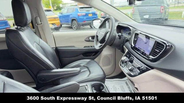 Used 2023 White Chrysler Touring L image 33