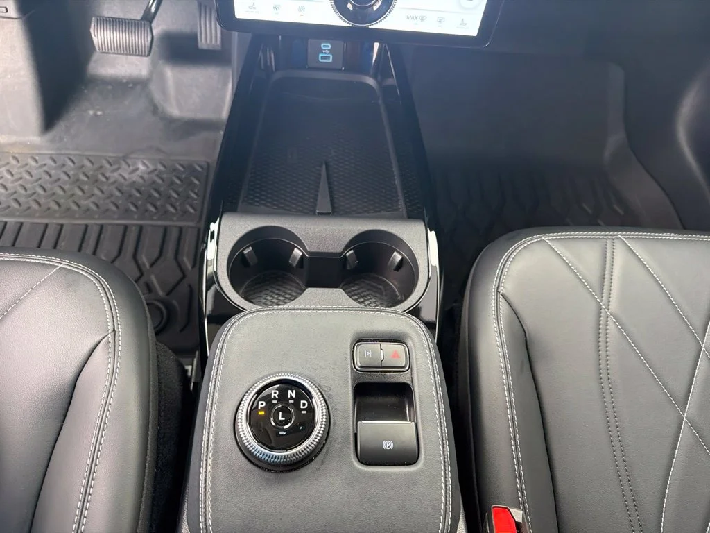 Used 2024 Vapor Blue Metallic Ford Select image 28
