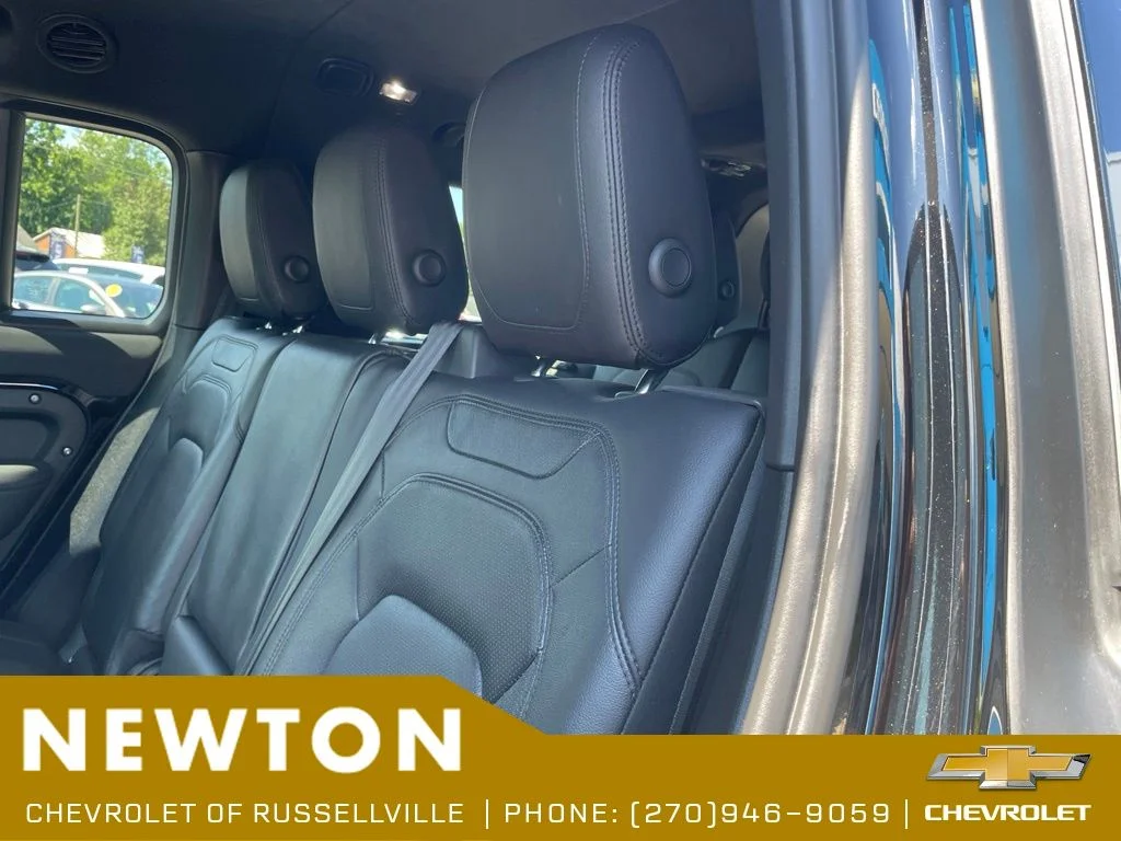 Used 2023 Black Land Rover SE image 38